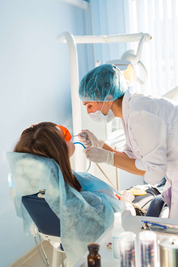 Woman At The Dentists Chair During A Dental Proced P9XHJPJ